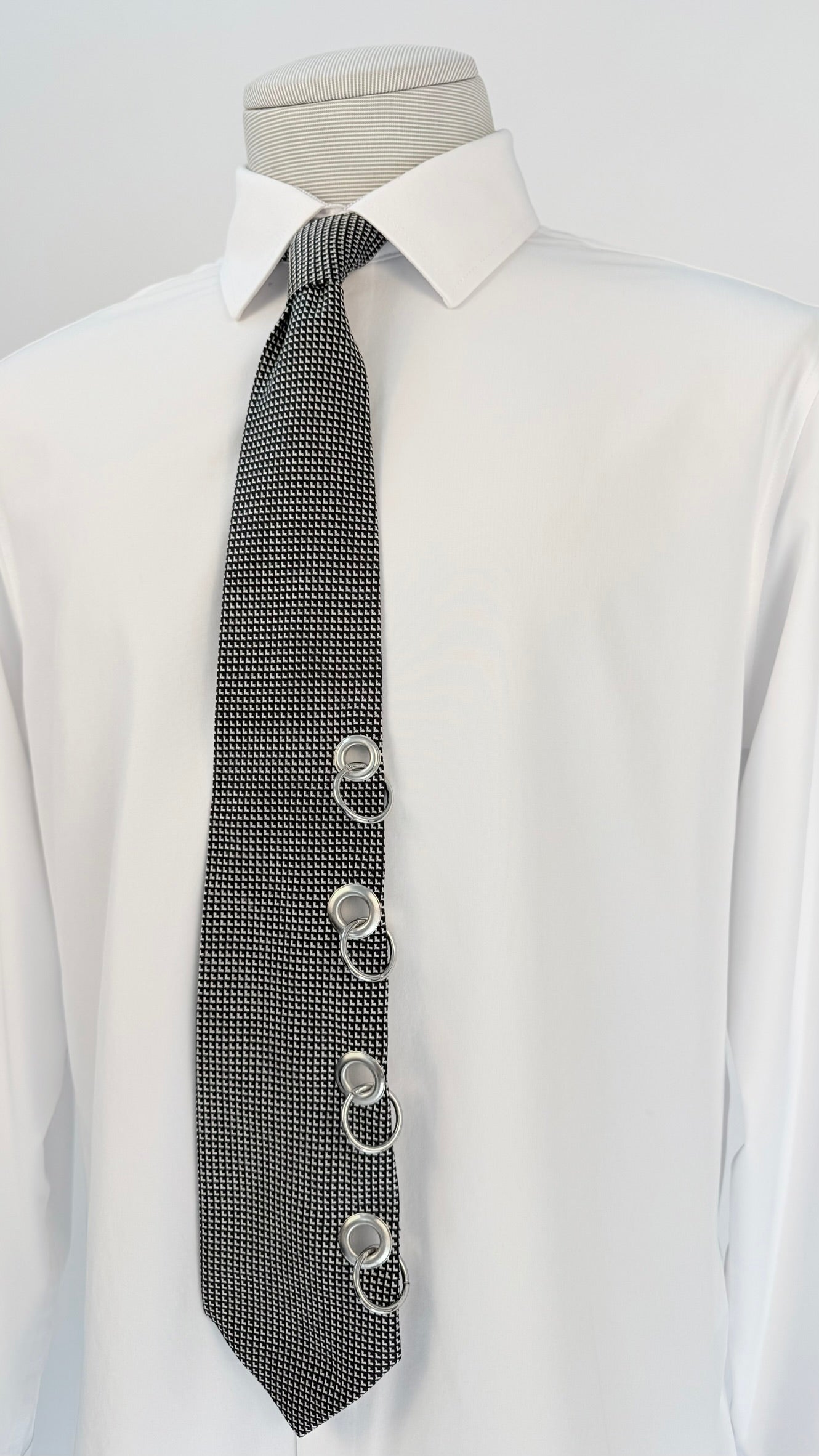 The"Tethered" Tie